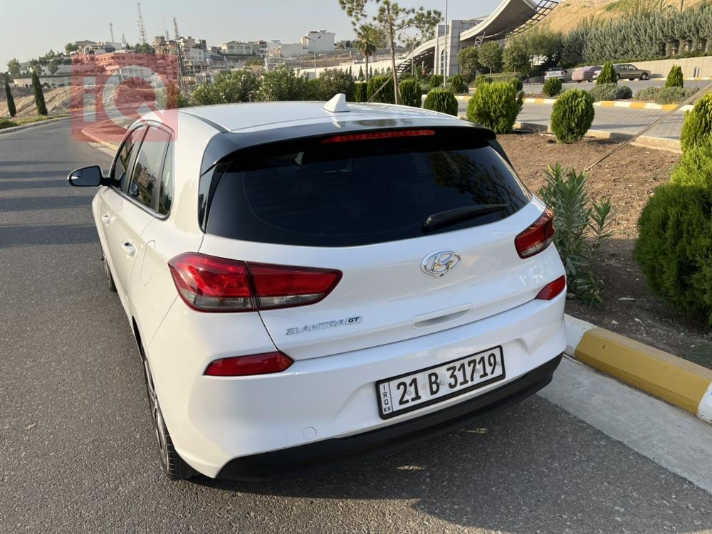 هیوندای ئەلەنترا
